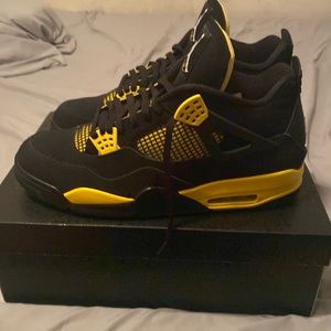 Jordan 4 yellow thunders size 15, wore 1 time got them from Stock x